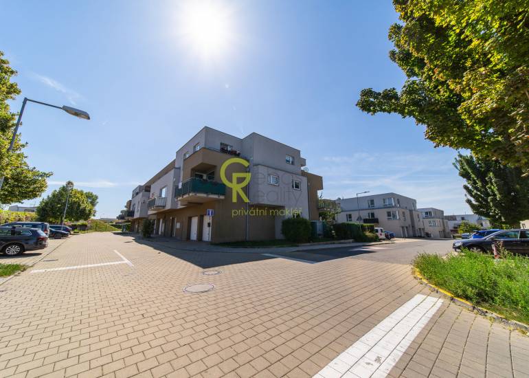 moderní 2+kk s terasou, garáží a platícím nájemníkem - ul. Na Okraji, Brandýs nad Labem