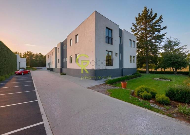 Nový byt 1+1 v projektu Byty Otradovice u Brandýsa nad L. vč. sklepa a parkovacího stání v ceně