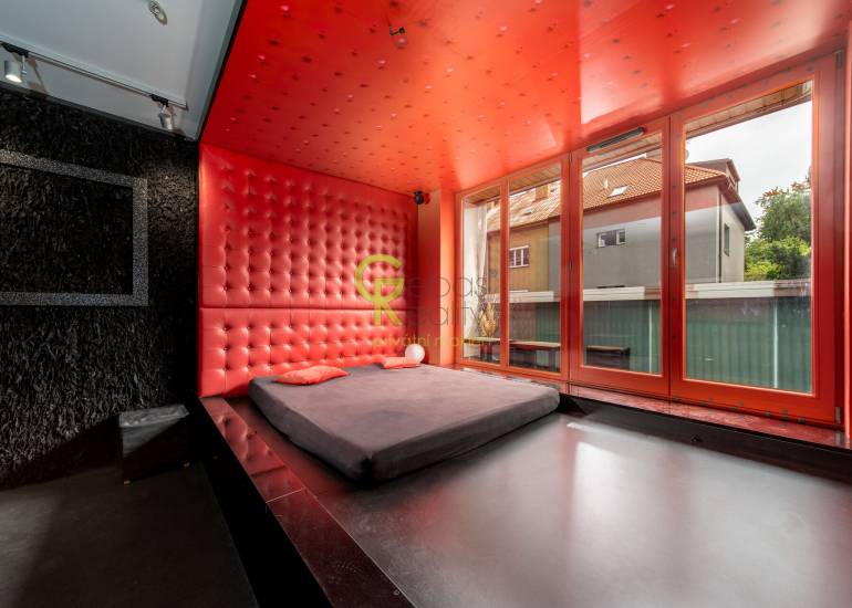 Netradiční byt s nádechem extravagance k prodeji – ul. Podle Náhonu, Praha 4