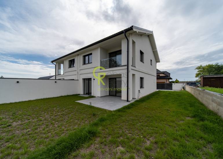 Prodej novostavby 4+kk /dvě koupelny/ dvě šatny/ zahrada, Podolanka – Praha-východ
