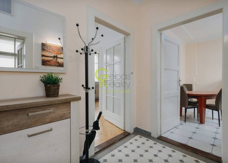 byt 2+1 u metra a vč. vybavení a balkonu - ul. Ve Smečkách, Praha 1