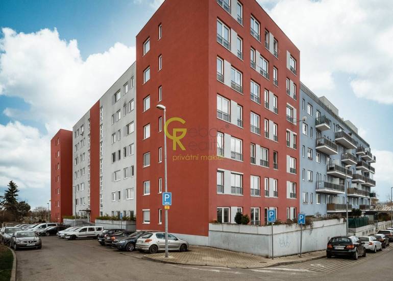 prostorné 2+kk vč.balkonu a garážového stání - Pod Bohdalcem, Praha 10 