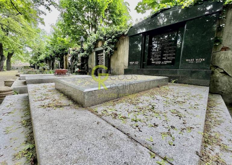rodinná hrobka v Bubenči - ul. Antonína Čermáka, Praha 6
