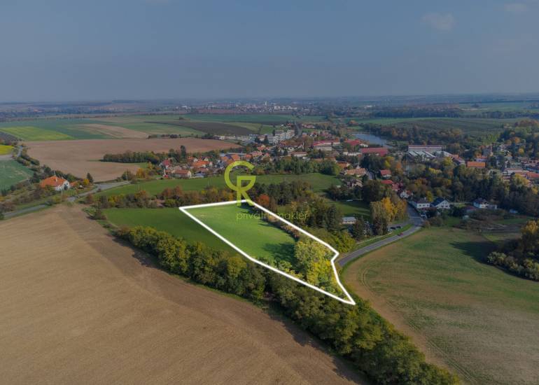 stavební pozemek s obrovským potenciálem - Tismice, Středočeský kraj