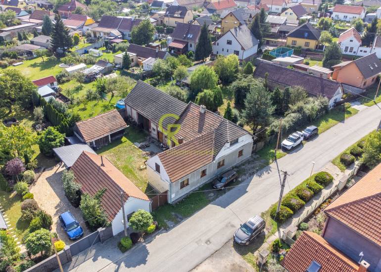 venkovský rodinný dům se stodolou - Záryby, Praha východ