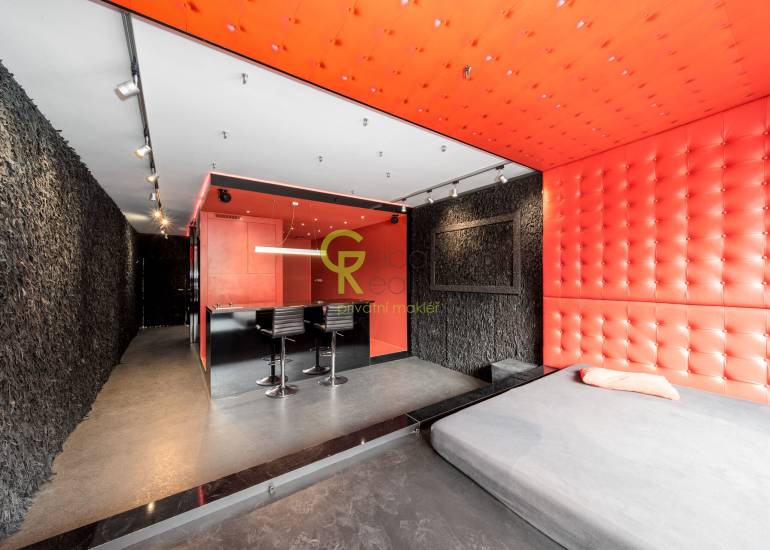 Netradiční byt s nádechem extravagance k pronájmu - ul. Podle Náhonu, Praha 4