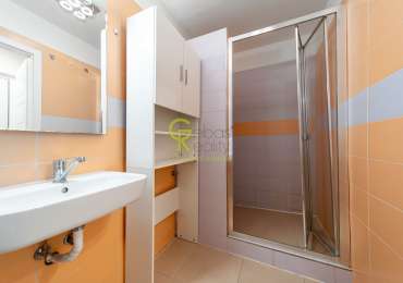 Pronájem světlého bytu 2+kk s balkonem a sklepem - ul. Braniborská, Milovice