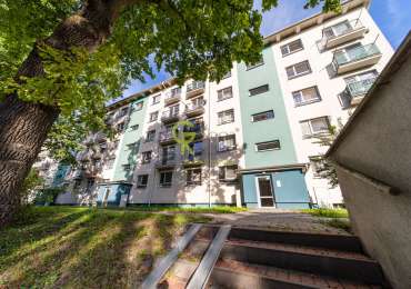 Pronájem světlého bytu 2+kk s balkonem a sklepem - ul. Braniborská, Milovice