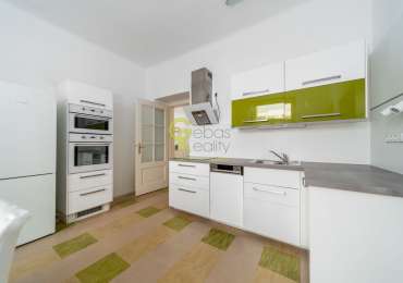 Pronájem prostorného a světlého bytu 3+1 s balkonem - ul.Vinohradská – Praha 3