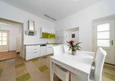 Pronájem prostorného a světlého bytu 3+1 s balkonem - ul.Vinohradská – Praha 3