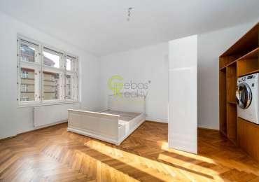 Pronájem prostorného a světlého bytu 3+1 s balkonem - ul.Vinohradská – Praha 3