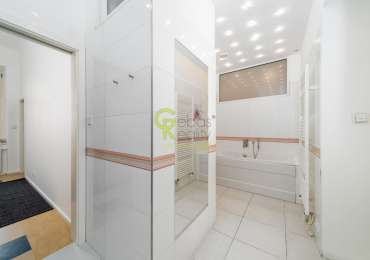 Pronájem prostorného a světlého bytu 3+1 s balkonem - ul.Vinohradská – Praha 3