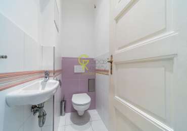 Pronájem prostorného a světlého bytu 3+1 s balkonem - ul.Vinohradská – Praha 3