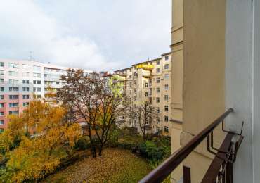Pronájem prostorného a světlého bytu 3+1 s balkonem - ul.Vinohradská – Praha 3