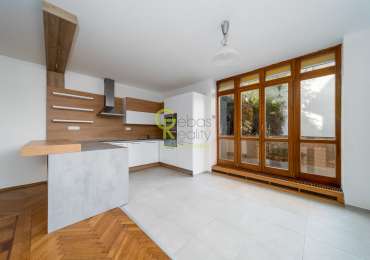 prostorný mezonetový byt 3+kk se dvěma balkony, garáží a sklepem –  ulice Ve Vilách, Praha 4