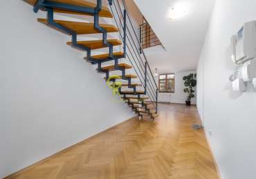 prostorný mezonetový byt 3+kk se dvěma balkony, garáží a sklepem –  ulice Ve Vilách, Praha 4