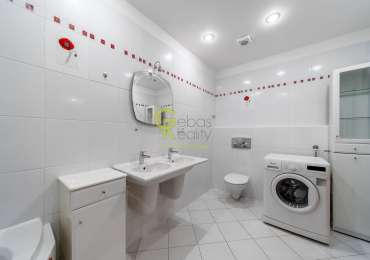 prostorný mezonetový byt 3+kk se dvěma balkony, garáží a sklepem –  ulice Ve Vilách, Praha 4