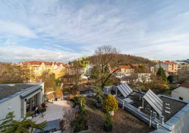 prostorný mezonetový byt 3+kk se dvěma balkony, garáží a sklepem –  ulice Ve Vilách, Praha 4