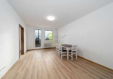 Pronájem bytu 3+1, lodžie, sklep – ulice Hnězdenská, Praha 8 - Troja