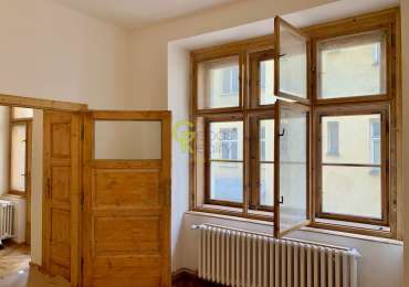 Pronájem stylového 1+1 po kompletní rekonstrukci – Na Výtoni, Praha 2