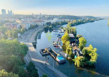 Pronájem stylového 1+1 po kompletní rekonstrukci – Na Výtoni, Praha 2
