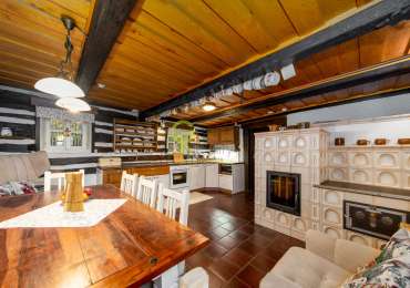 Unikátní roubenka s fungujícím ubytovacím konceptem a obytnou maringotkou - Jablonné v Podještědí