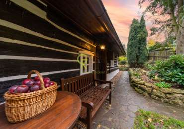 Unikátní roubenka s fungujícím ubytovacím konceptem a obytnou maringotkou - Jablonné v Podještědí