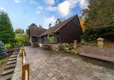 Unikátní roubenka s fungujícím ubytovacím konceptem a obytnou maringotkou - Jablonné v Podještědí