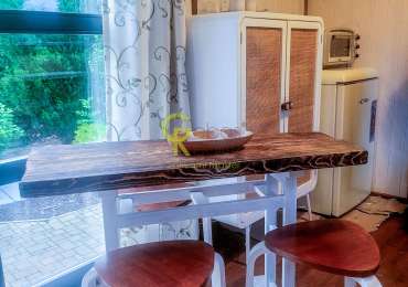 Unikátní roubenka s fungujícím ubytovacím konceptem a obytnou maringotkou - Jablonné v Podještědí