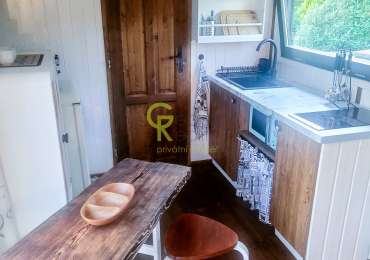 Unikátní roubenka s fungujícím ubytovacím konceptem a obytnou maringotkou - Jablonné v Podještědí