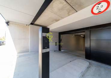 Pronájem bytu 2+kk s balkonem, garážovým stáním a sklepem – novostavba Sija Kamýk, Praha 12