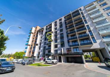 Pronájem bytu 2+kk s balkonem, garážovým stáním a sklepem – novostavba Sija Kamýk, Praha 12