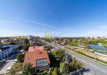 Pronájem bytu 2+kk s balkonem, garážovým stáním a sklepem – novostavba Sija Kamýk, Praha 12