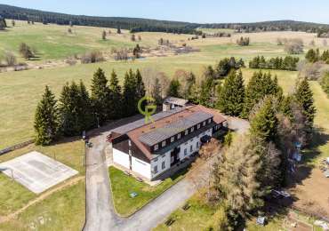Exkluzivní investiční příležitost v srdci Šumavy-fungující hotel a současně development s povolením