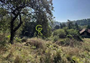 pozemek s možností rozdělení až na 3 stavební parcely u lesa a výhledem do údolí Vltavy- Řež u Prahy