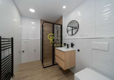 Pronájem světlého bytu 1+kk, 40,5 m², s lodžií, parkováním a sklepem – Praha–Kbely