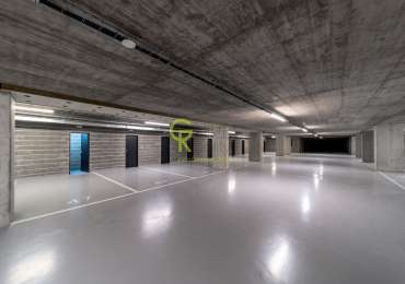 Pronájem světlého bytu 1+kk, 40,5 m², s lodžií, parkováním a sklepem – Praha–Kbely