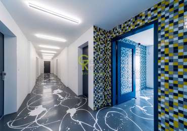 Pronájem světlého bytu 1+kk, 40,5 m², s lodžií, parkováním a sklepem – Praha–Kbely