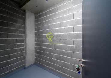 Pronájem světlého bytu 1+kk, 40,5 m², s lodžií, parkováním a sklepem – Praha–Kbely