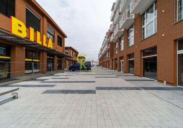 Pronájem světlého bytu 1+kk, 40,5 m², s lodžií, parkováním a sklepem – Praha–Kbely