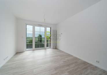 Pronájem světlého bytu 1+kk, 27 m², s balkonem –  ul. Mladoboleslavská, Praha–Kbely