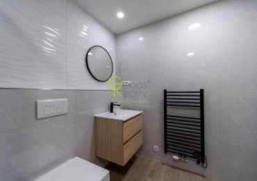 Pronájem světlého bytu 1+kk, 27 m², s balkonem –  ul. Mladoboleslavská, Praha–Kbely
