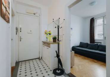 byt 2+1 u metra a vč. vybavení a balkonu - ul. Ve Smečkách, Praha 1