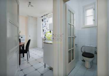 byt 2+1 u metra a vč. vybavení a balkonu - ul. Ve Smečkách, Praha 1