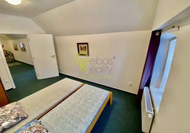 Stavba pro rekreaci i podnikání - Pecka, Podkrkonoší