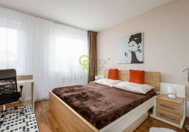 prostorné 2+kk vč.balkonu a garážového stání - Pod Bohdalcem, Praha 10 