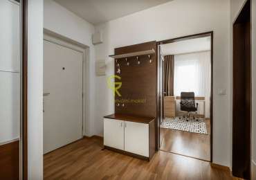 prostorné 2+kk vč.balkonu a garážového stání - Pod Bohdalcem, Praha 10 