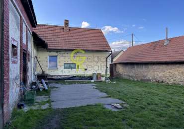 venkovské stavení s pozemkem - Záryby, Praha východ