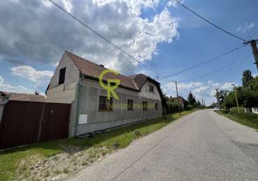 Venkovské stavení se stodolou  - Záryby, Praha východ