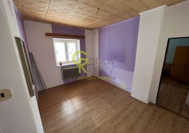Venkovské stavení se stodolou  - Záryby, Praha východ
